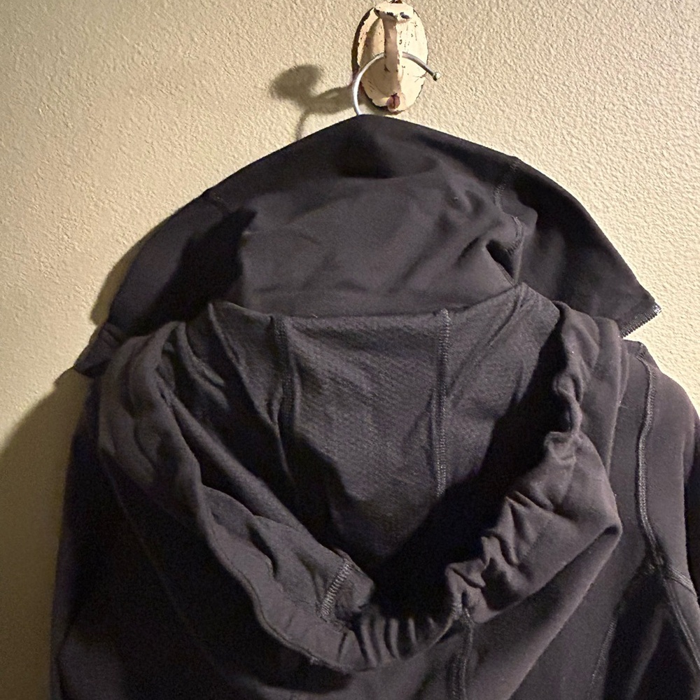 Lululemon Limited Edition Ruffled Stride Jacket - Picture 3 of 6